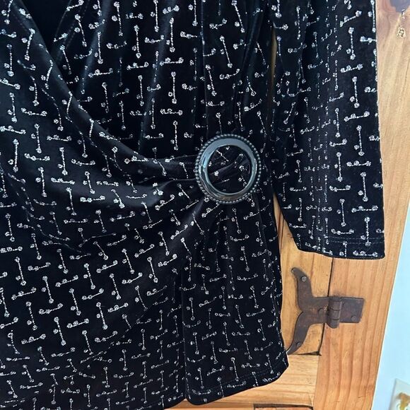 ***** 5 for $25 Notations Woman Black Velvet Top with Silver - Picture 8 of 8